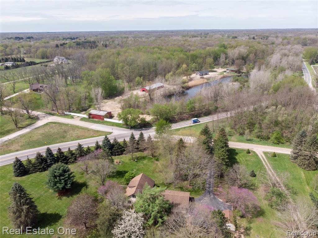 9050 Earhart Road, South Lyon, MI 48178 — Photo 51