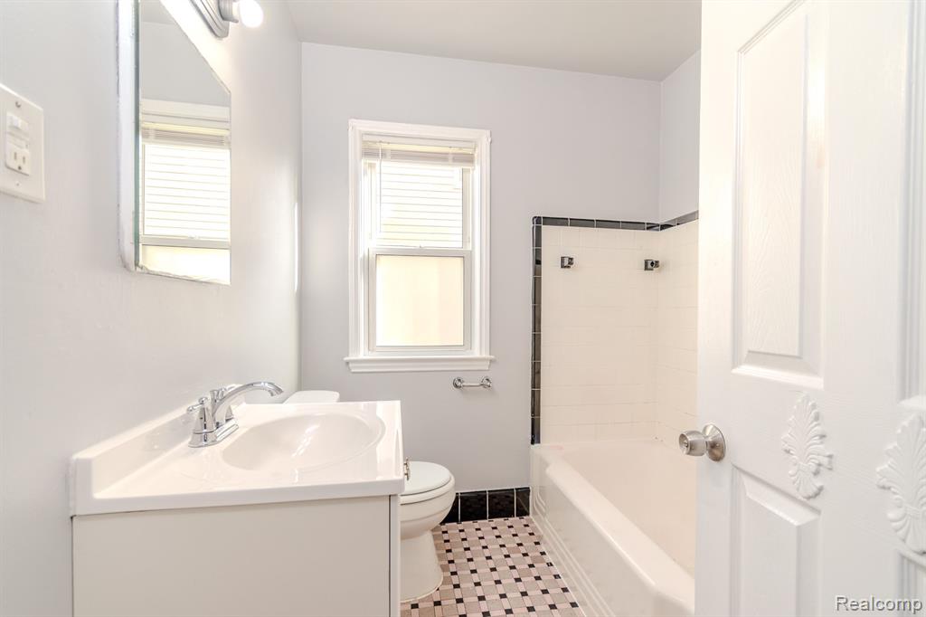 8126 Standard St, Center Line, MI 48015 — Photo 9