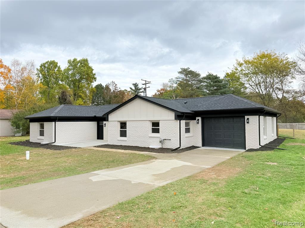 42 Sterling Drive, Lapeer, MI 48446 — Photo 2