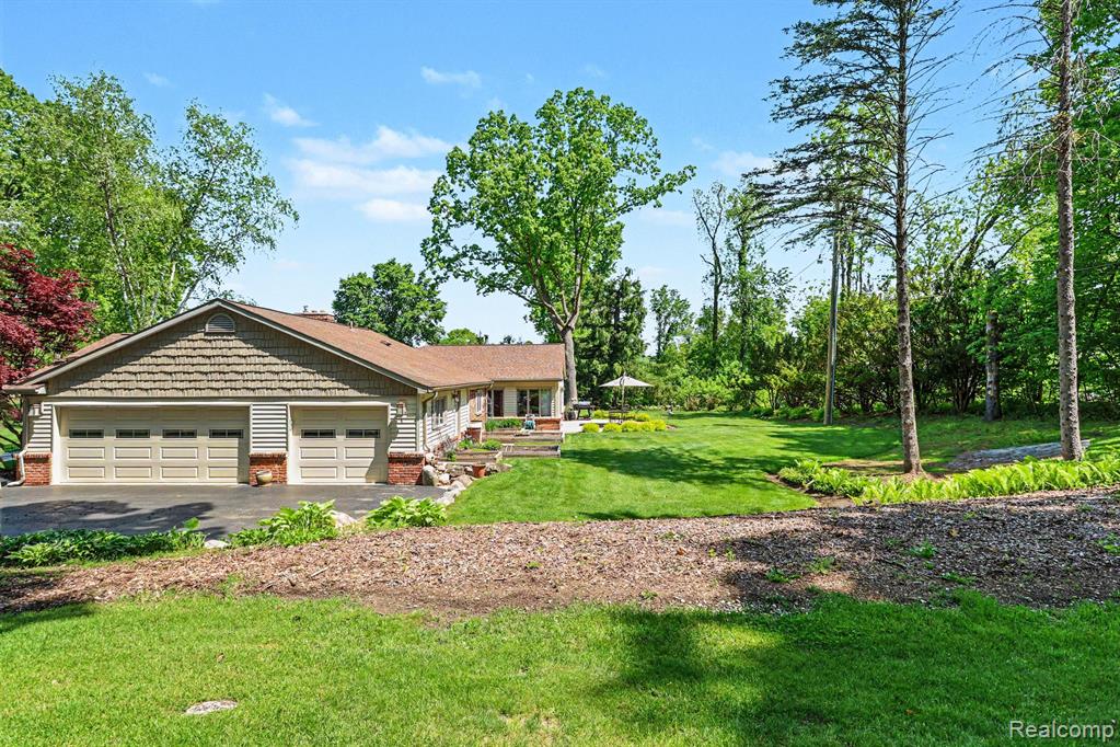 2080 Teggerdine Road, White Lake, MI — Photo 34