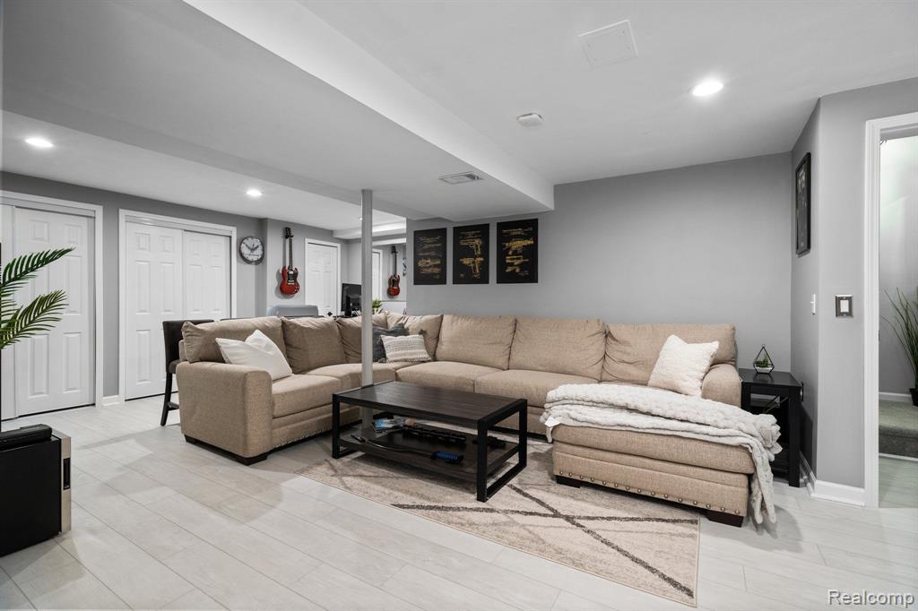948 S PARKWOOD Drive, South Lyon, MI 48178 — Photo 9