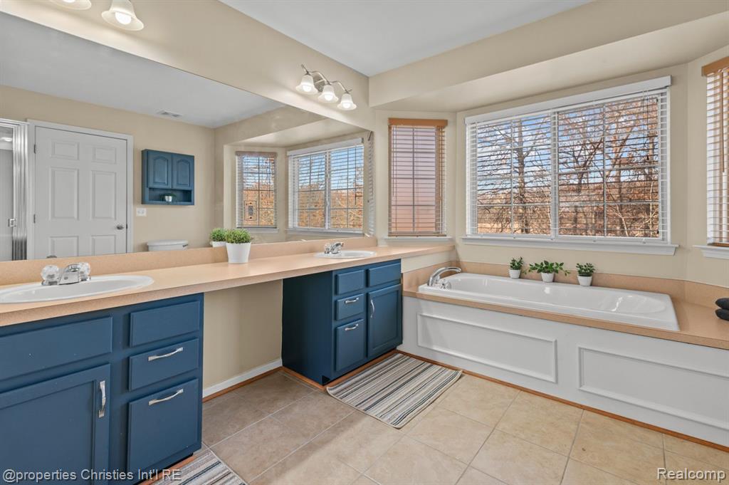 8780 IRONWOOD Drive, Van Buren, MI 48111 — Photo 17