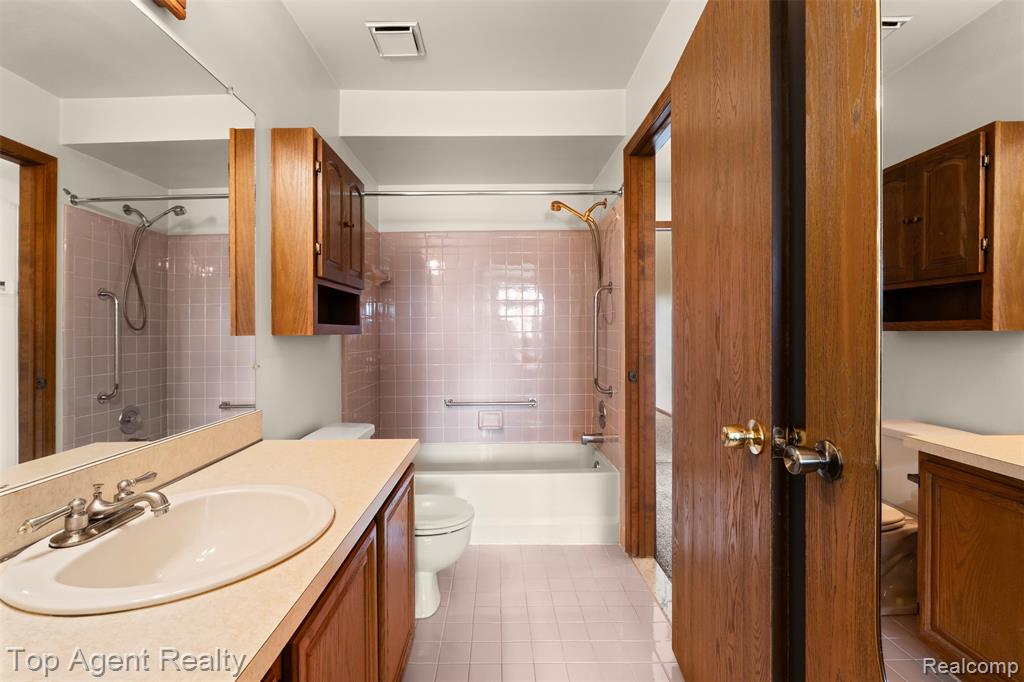 42618 Cassin Way, Clinton Twp, MI 48038 — Photo 18