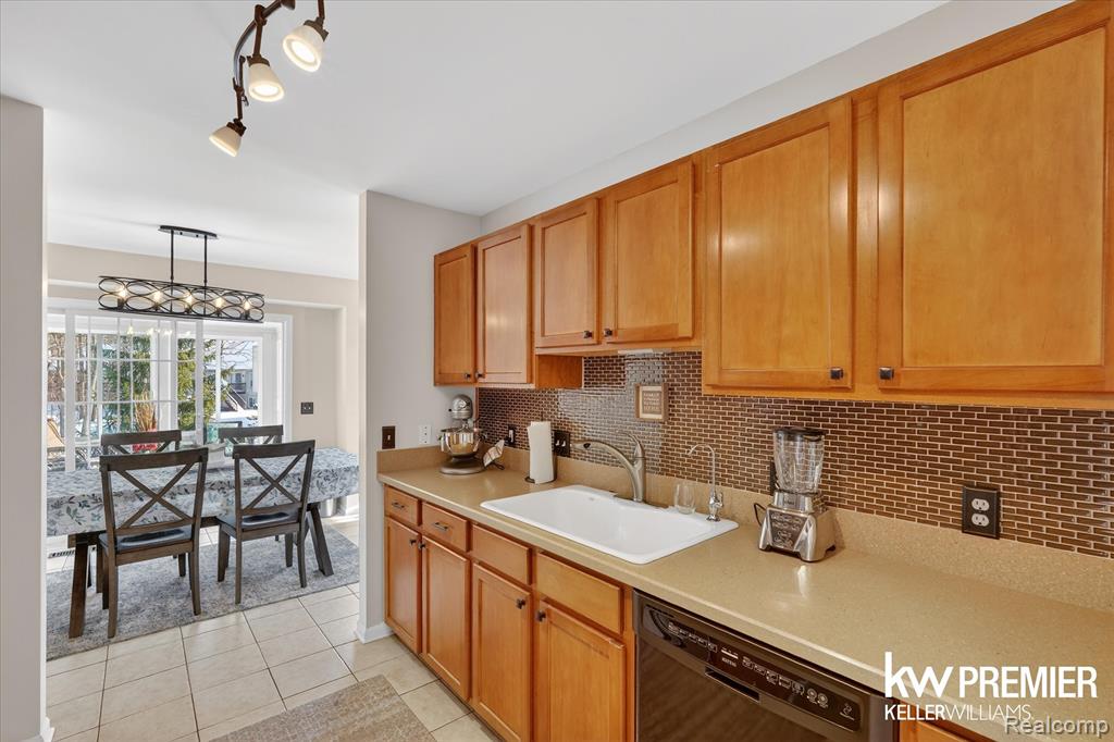 5962 Augusta Lane, Grand Blanc, MI 48439 — Photo 11