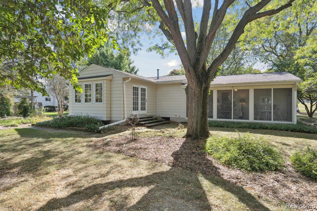915 E River Road, Flushing, MI 48433 — Photo 41