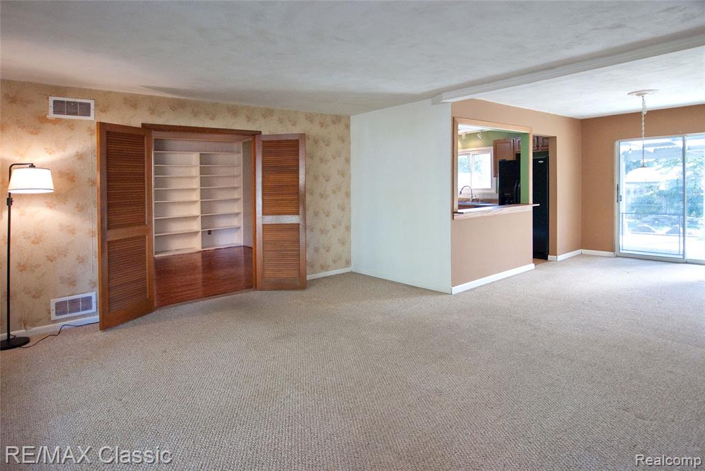 4836 Sundew Street, Commerce Twp, MI 48382 — Photo 6