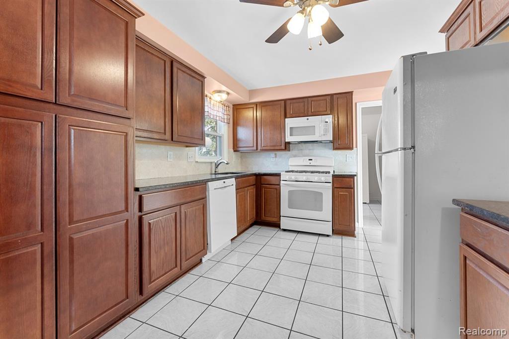 12822 Johanna Court, Riverview, MI 48193 — Photo 6