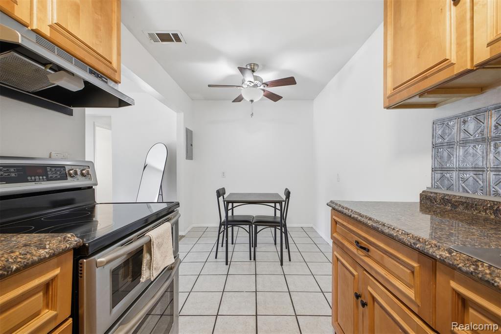 9921 Allen Pointe Drive, 4, Allen Park, MI 48101 — Photo 14