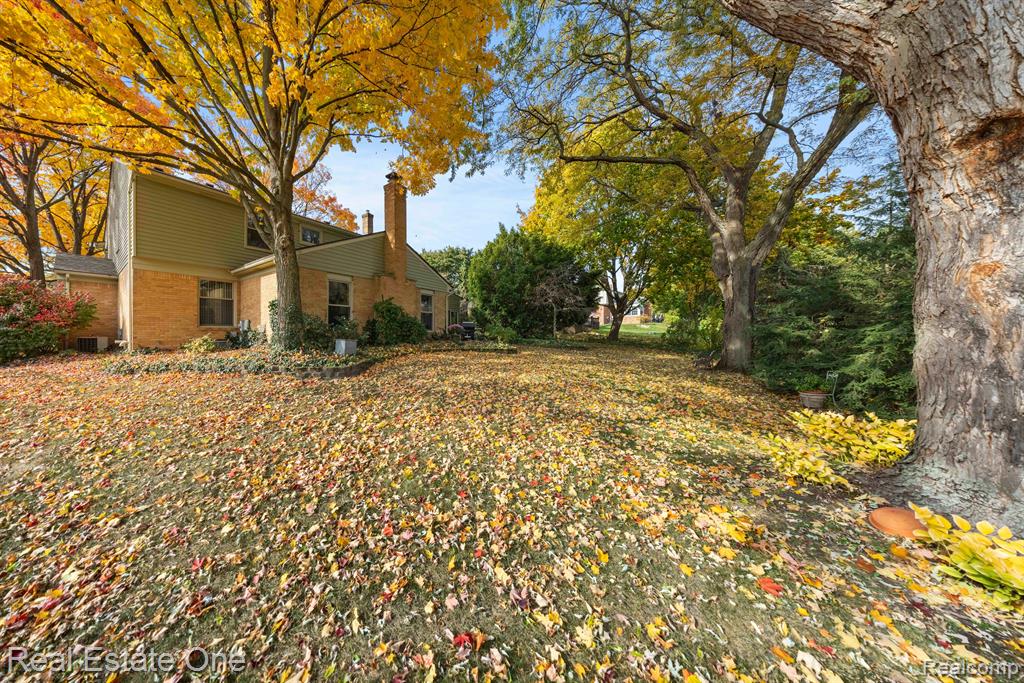 16548 Winchester Drive, Northville, MI 48168 — Photo 35