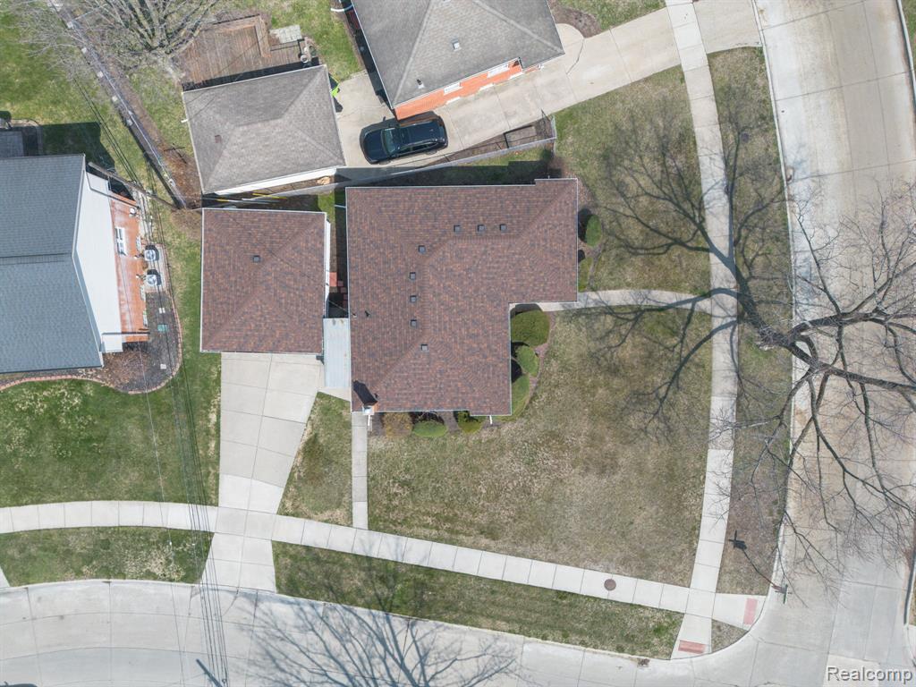 30705 Longfellow Avenue, Madison Heights, MI 48071 — Photo 36