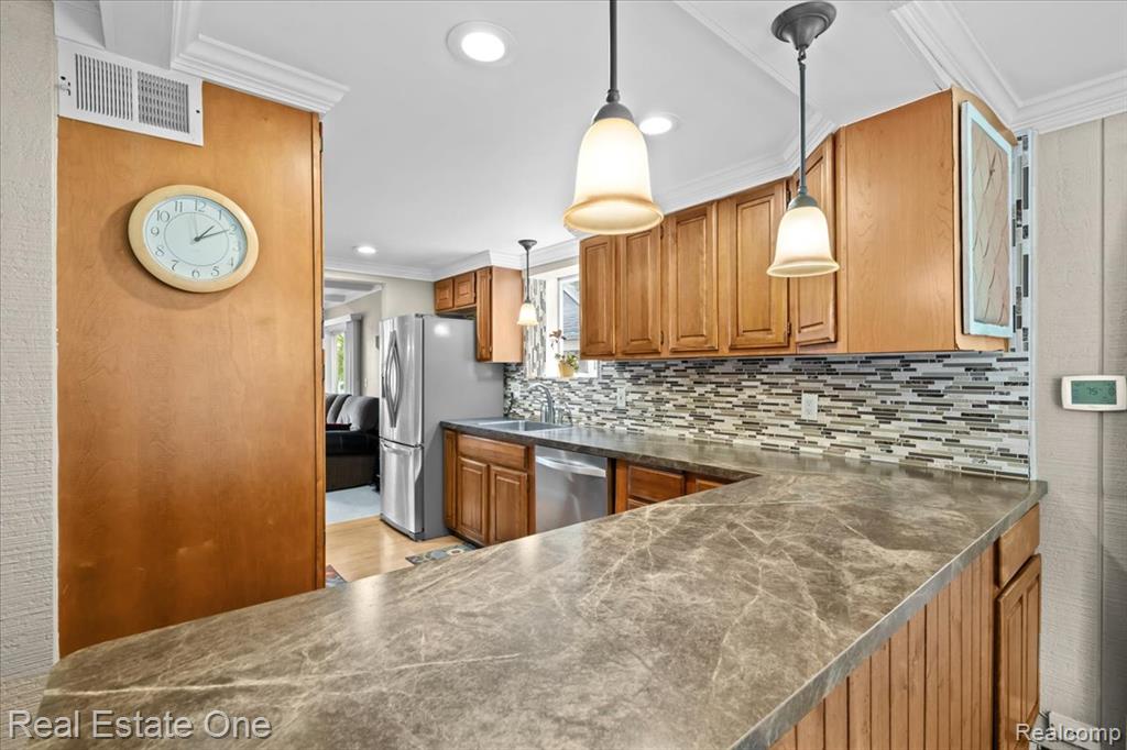 265 Oak Island Drive, Wolverine Lake, MI 48390 — Photo 8
