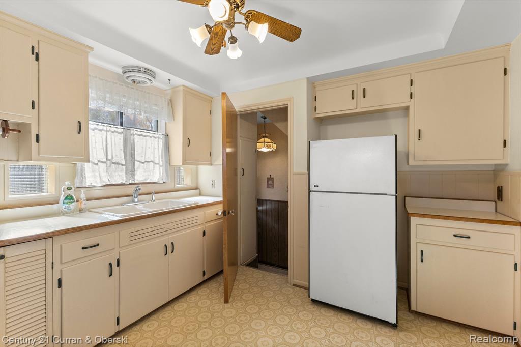 932 N VERNON Street, Dearborn, MI 48128 — Photo 14