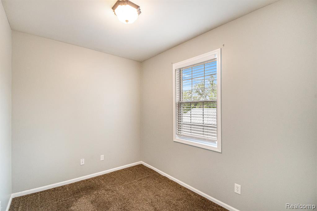 6532 Bennett Lake Road, Fenton, MI 48430 — Photo 11