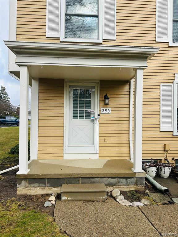295 INLET N, Walled Lake, MI 48390 — Photo 35