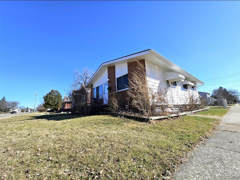 16830 S Stephens Drive E, Eastpointe, MI 48021 — Photo 2