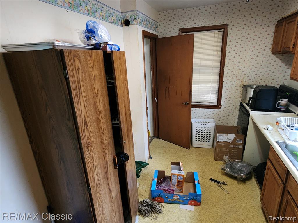 643 E Kennett Road, Pontiac, MI 48340 — Photo 33