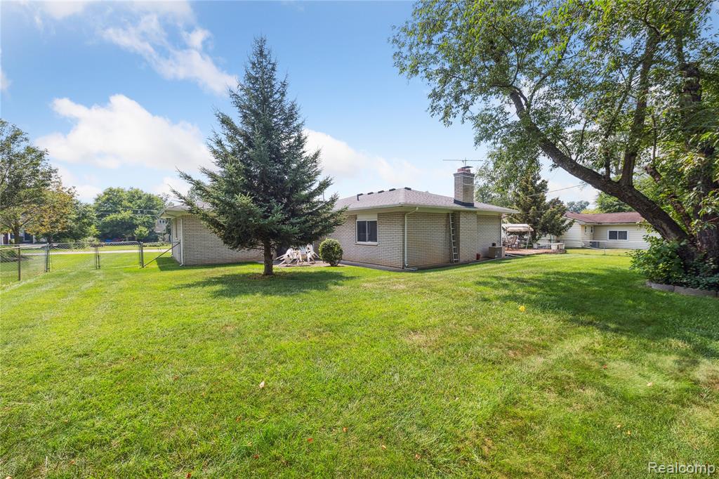 8268 Cooley Beach Drive, White Lake, MI — Photo 46