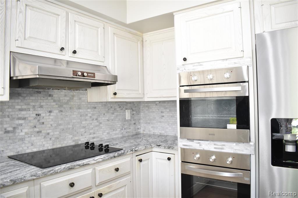 2073 Bordeaux Street, West Bloomfield, MI 48323 — Photo 8