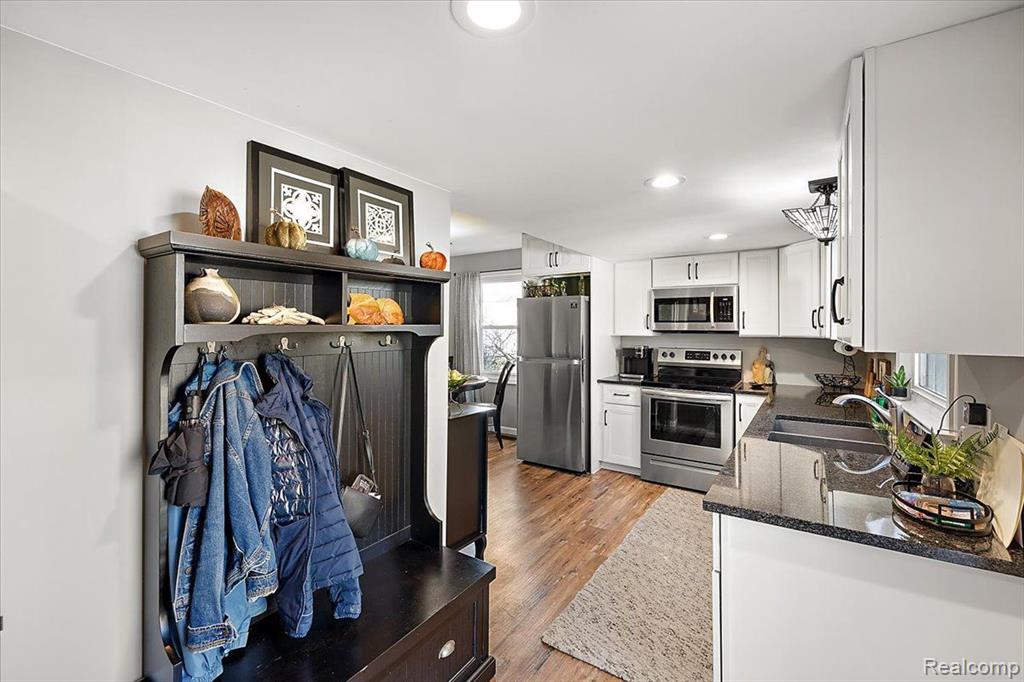 6738 GRAND BEACH Drive, Brighton, MI 48114 — Photo 18
