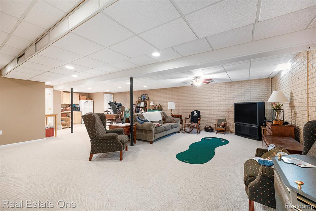 4097 Honeysuckle Drive, Sterling Heights, MI 48314 — Photo 14