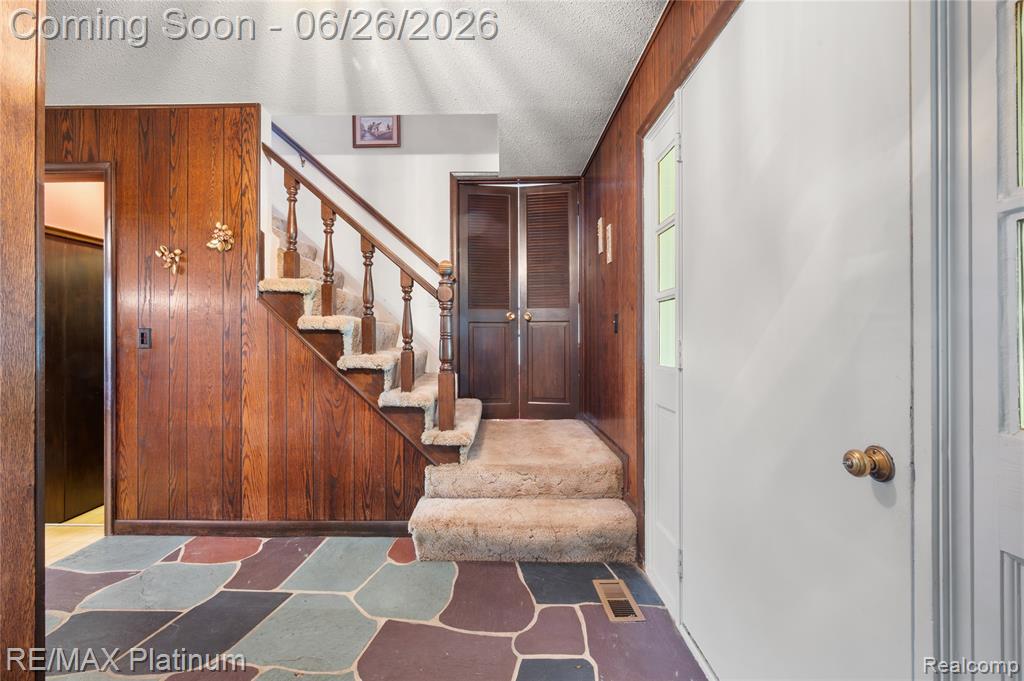 9460 Deer Park Court, Fenton, MI 48430 — Photo 23
