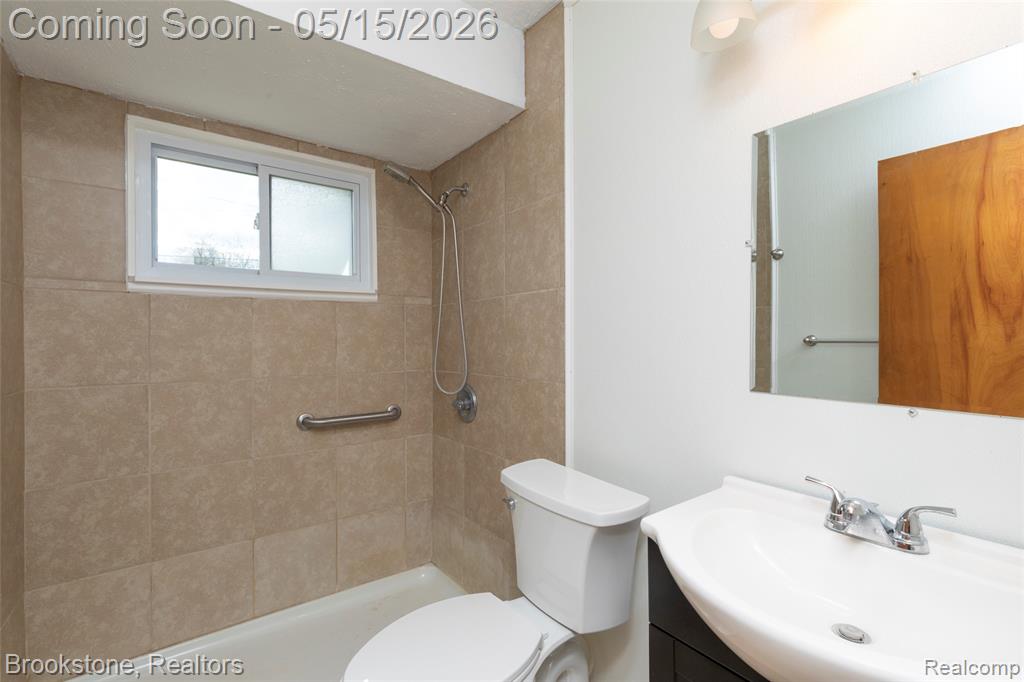 250 NOBLE, Milford, MI 48381 — Photo 19