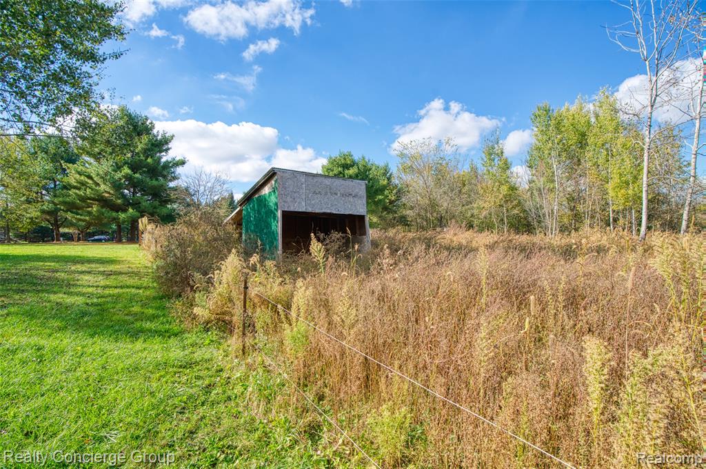 16013 Bird Road, Linden, MI 48451 — Photo 36