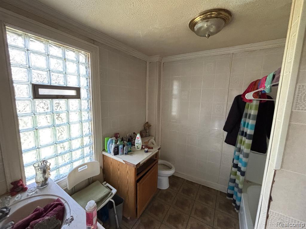 5572 CADILLAC Avenue, Detroit, MI 48213 — Photo 15
