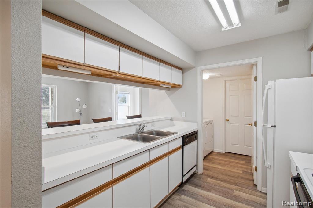1449 HEATHERWOOD Lane, Ann Arbor, MI 48108 — Photo 15