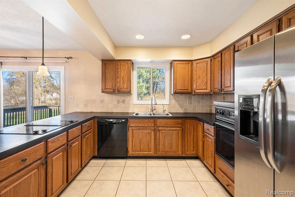 9170 ROBERT BURKE Drive, Brighton, MI 48116 — Photo 8