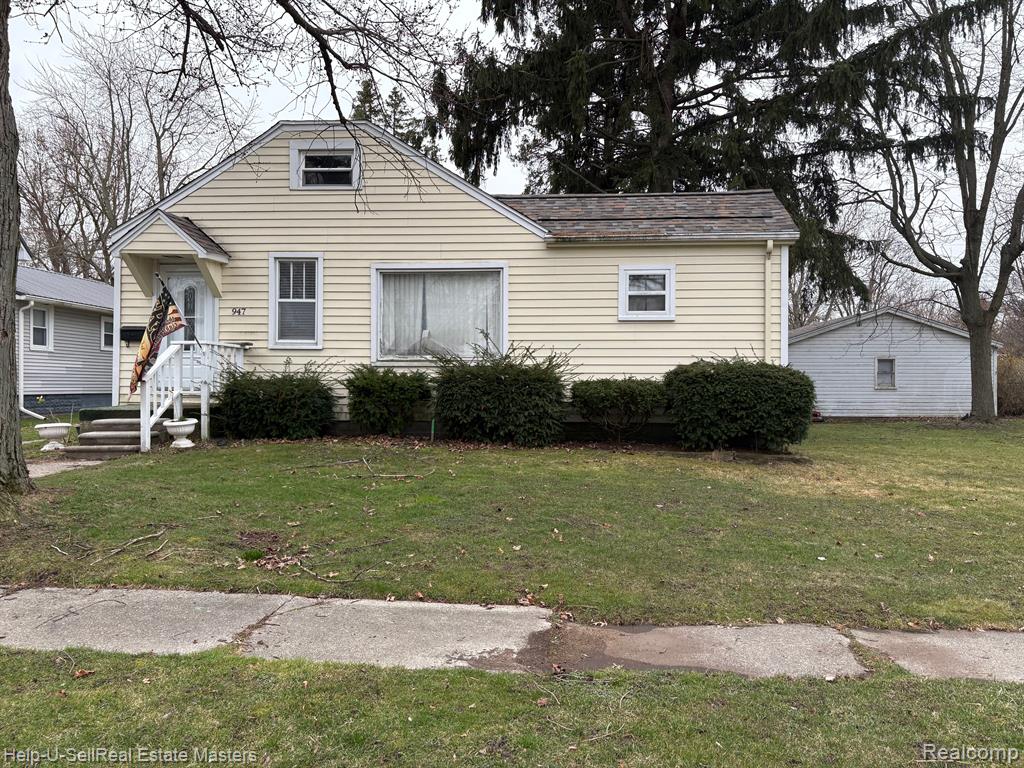 947 WATERLOO Street, St. Clair, MI 48079 — Photo 2