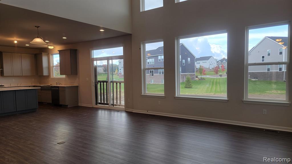 58267 INTERNATIONAL Drive, South Lyon, MI 48178 — Photo 4