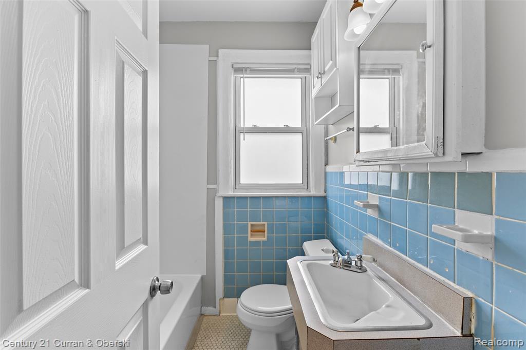 6037 Appoline Street, Dearborn, MI 48126 — Photo 11