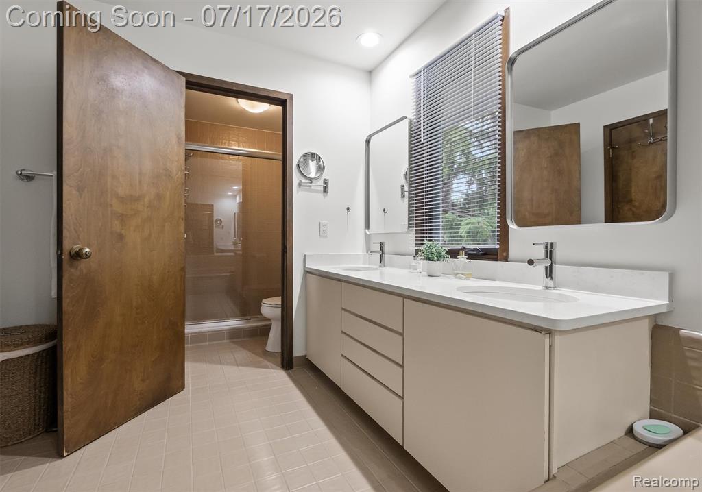 5863 Seville Circle, Orchard Lake Village, MI 48324 — Photo 39