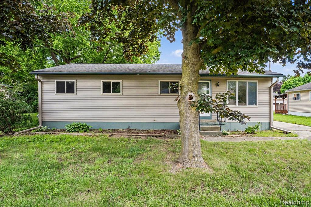 821 Isham Street, Owosso, MI 48867 — Photo 2