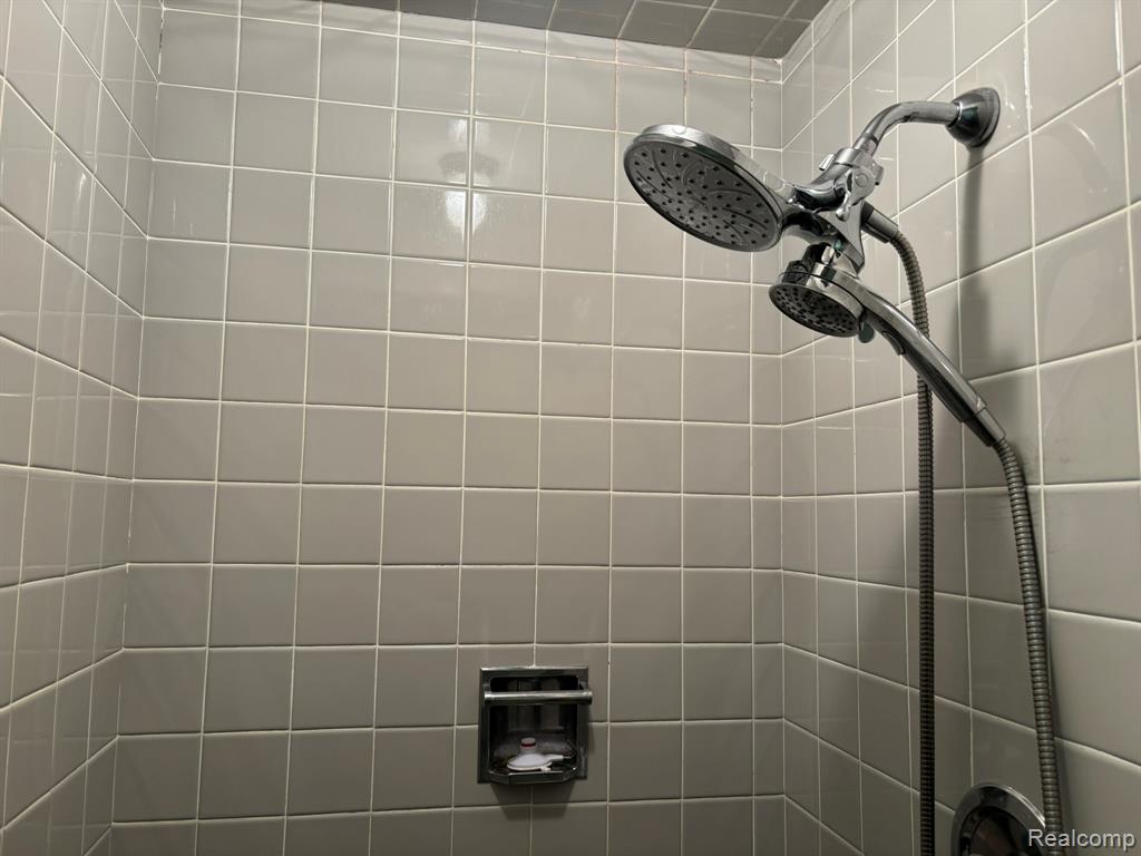 1918 Sherwood Glen, Bloomfield Hills, MI 48302 — Photo 18