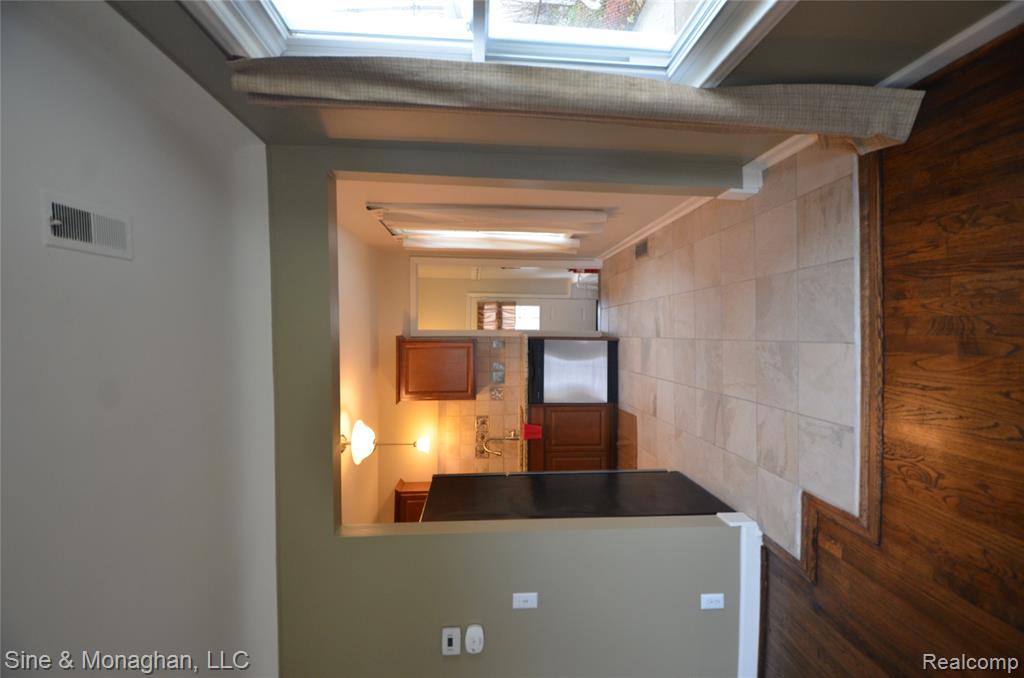421 W Kalama Avenue S, Madison Heights, MI 48071 — Photo 11