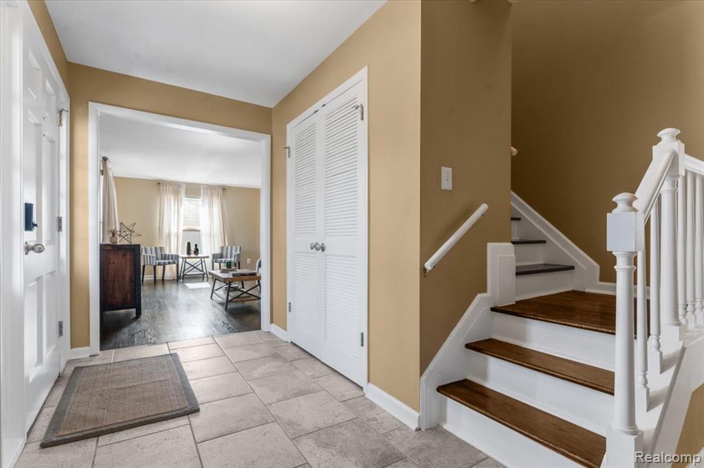 31065 Old Stage Road, Beverly Hills, MI 48025 — Photo 5