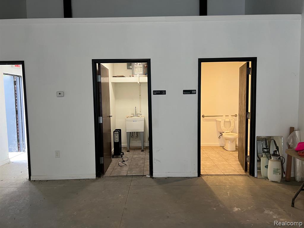 5540 E 8 MILE Road E, Detroit, MI 48091 — Photo 56