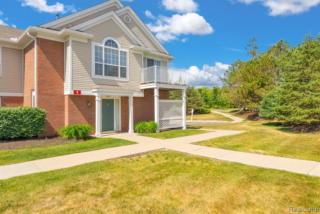 16901 Carriage Way, Northville, MI — Photo 3
