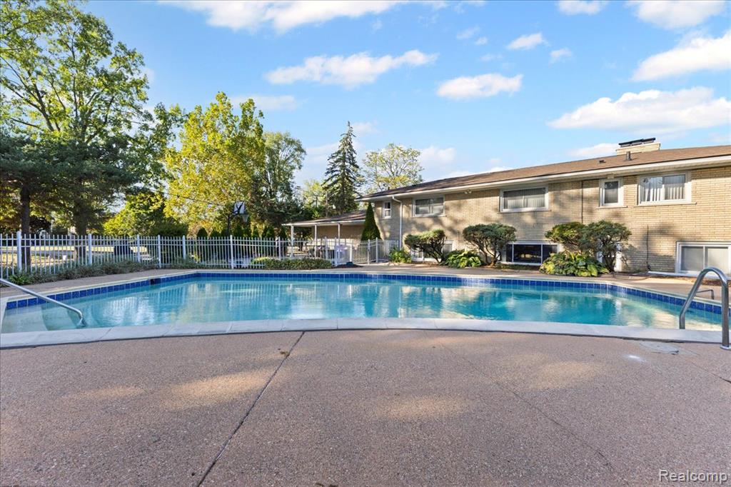 28791 Sunset Boulevard W, Lathrup Village, MI 48076 — Photo 11