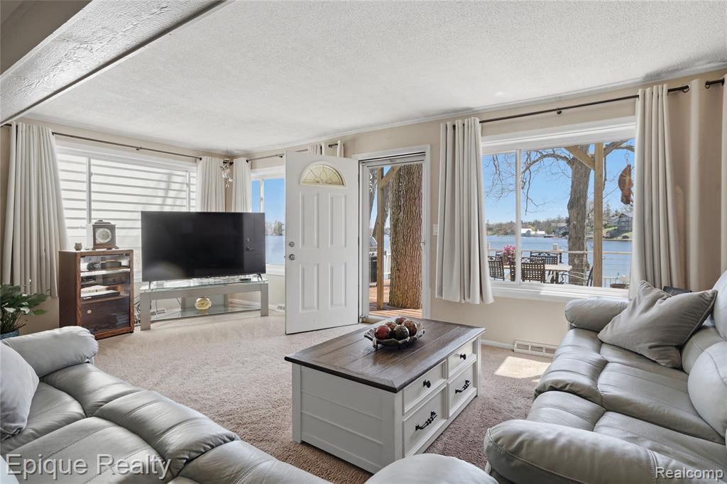423 Shady Oaks Street, Lake Orion, MI 48362 — Photo 13