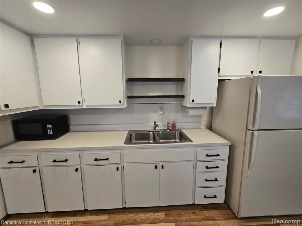 8991 LakeView Drive, White Lake, MI — Photo 14