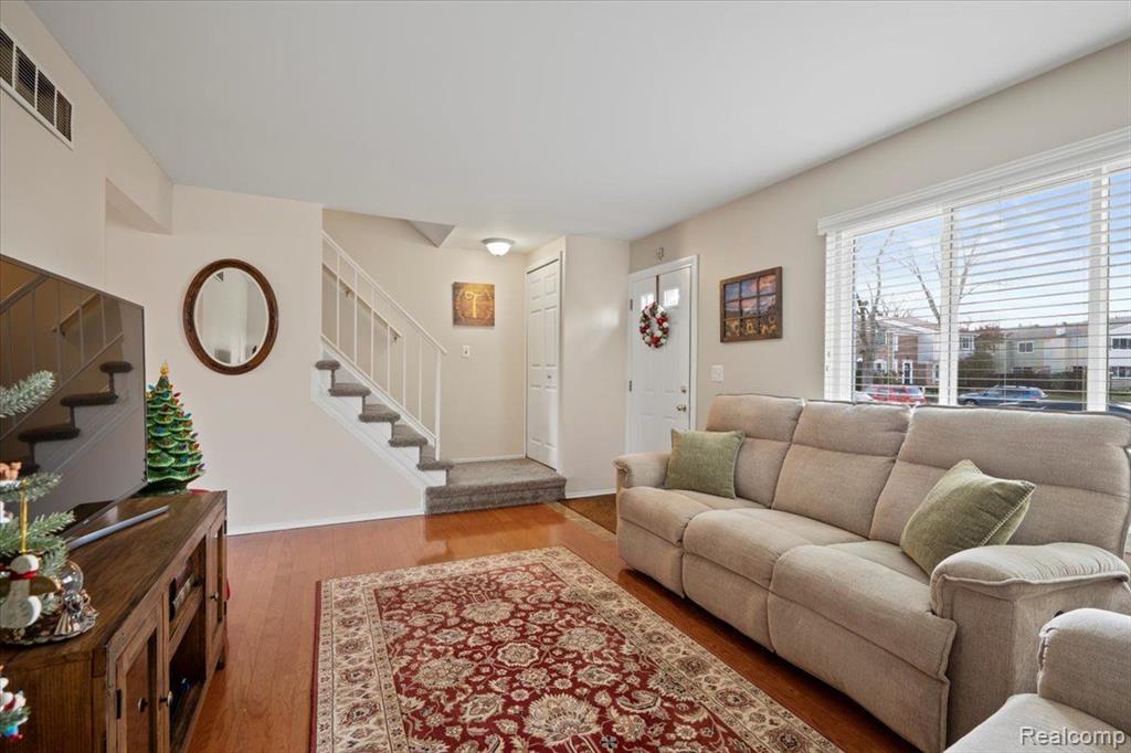 1818 SHIRE, Royal Oak, MI 48073 — Photo 6