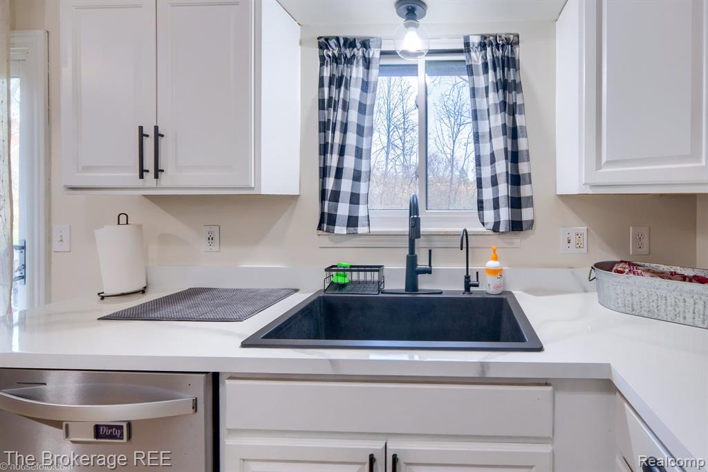 370 Oakwood Road, Ortonville, MI 48462 — Photo 14