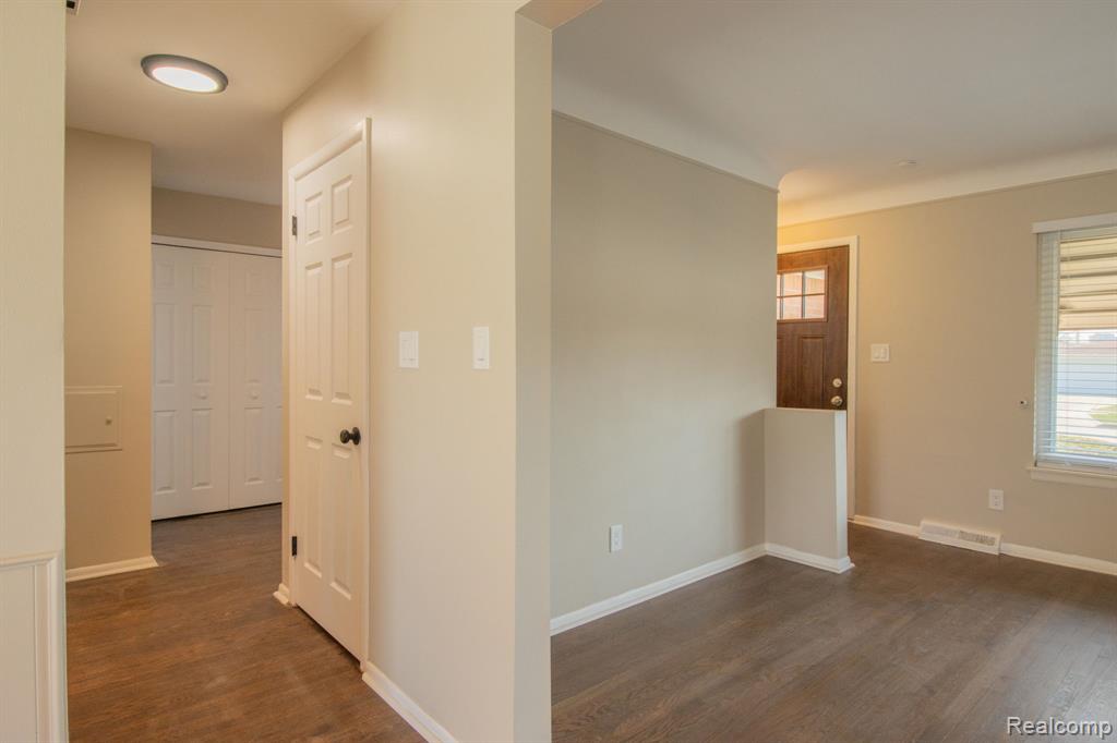 30705 Longfellow Avenue, Madison Heights, MI 48071 — Photo 8