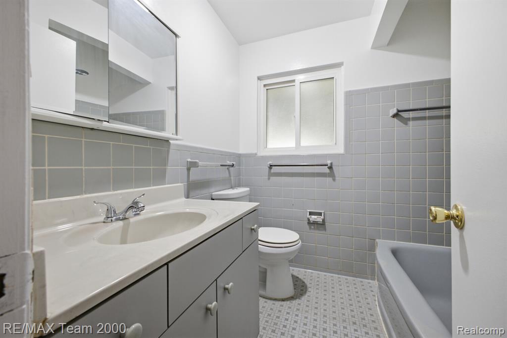 8512 Norborne Avenue, Dearborn Heights, MI 48127 — Photo 16