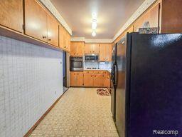 2051 AVONDALE Street, Sylvan Lake, MI 48320 — Photo 7