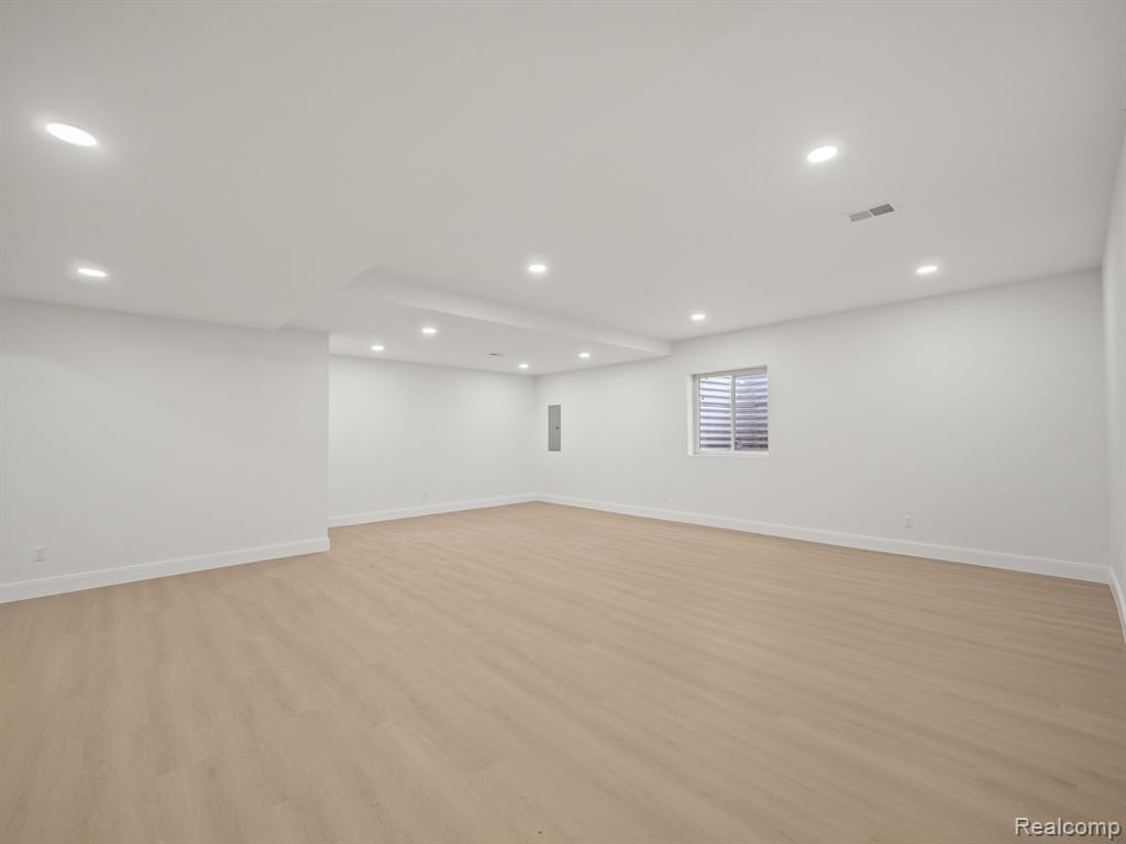 706 W HOUSTONIA Avenue, Royal Oak, MI 48073 — Photo 29