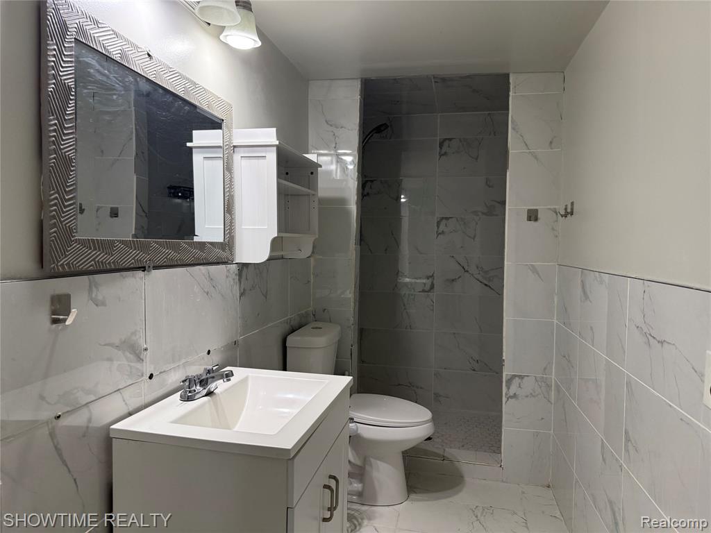 21523 Mackenzie Drive, Macomb, MI 48044 — Photo 33